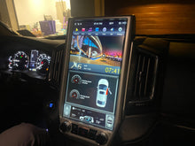 Laden Sie das Bild in den Galerie-Viewer, Toyota Land Cruiser 200 Screen Replacement