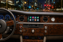 Laden Sie das Bild in den Galerie-Viewer, Rolls-Royce Phantom dashboard with wireless Apple CarPlay on the factory screen (2004–2012)